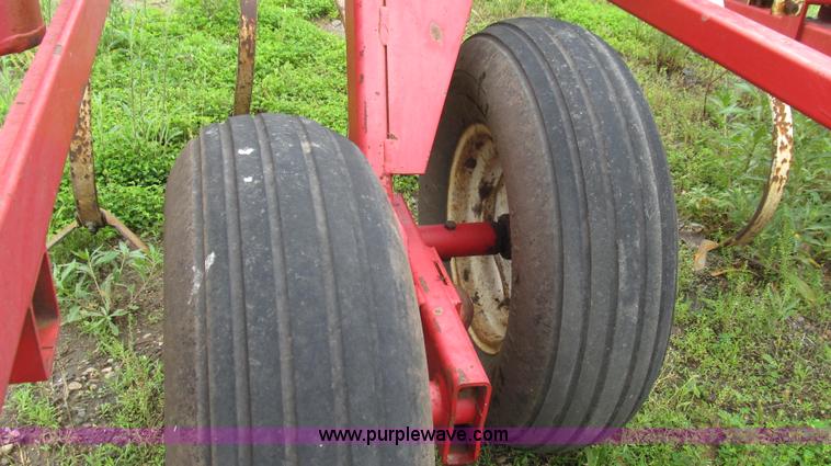 image for item G2001 Wil-Rich 2500 field cultivator