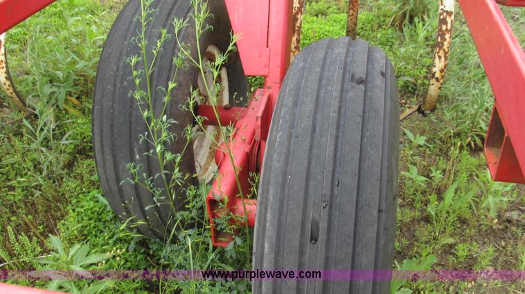 image for item G2001 Wil-Rich 2500 field cultivator