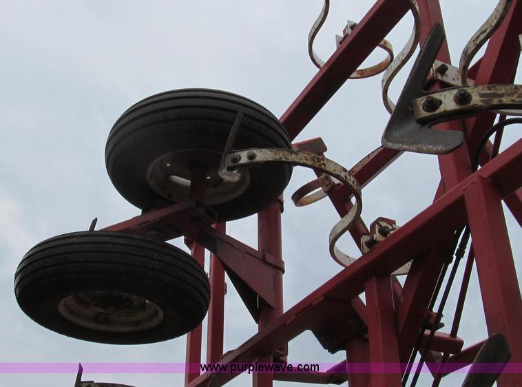 image for item G2001 Wil-Rich 2500 field cultivator
