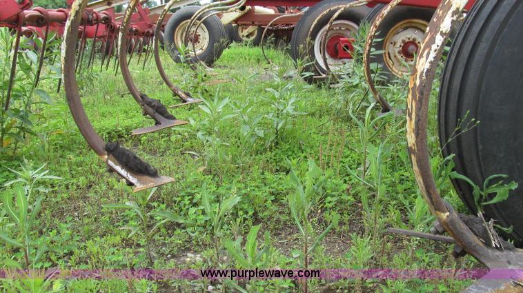 image for item G2001 Wil-Rich 2500 field cultivator
