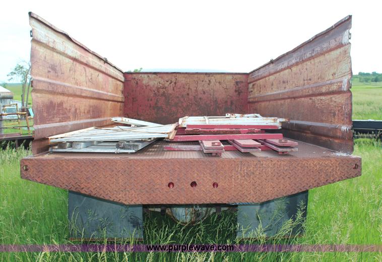 image for item G5036 1975 International Cargo Star 1710B grain truck