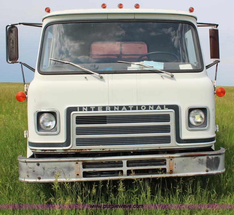 image for item G5036 1975 International Cargo Star 1710B grain truck