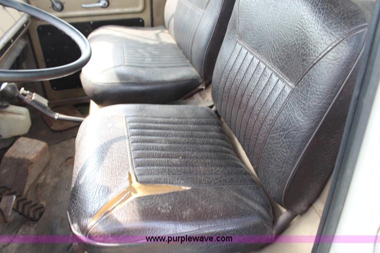 image for item G5036 1975 International Cargo Star 1710B grain truck