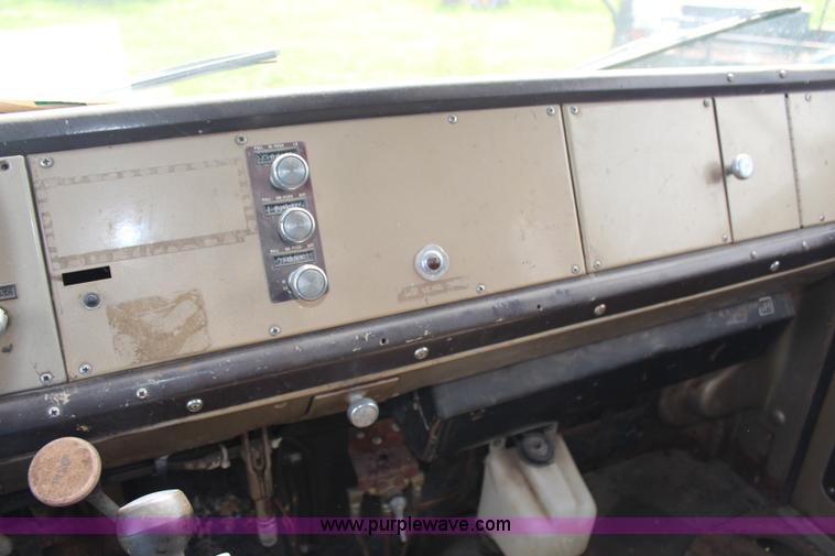 image for item G5036 1975 International Cargo Star 1710B grain truck