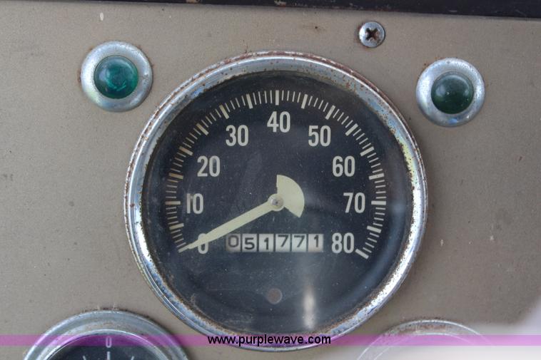 image for item G5036 1975 International Cargo Star 1710B grain truck