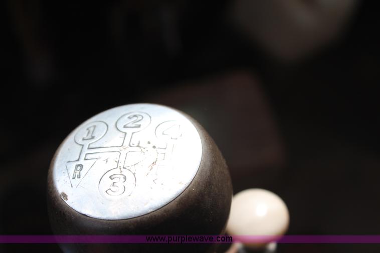 image for item G5036 1975 International Cargo Star 1710B grain truck