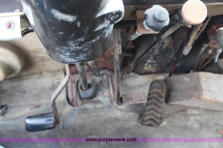 image for item G5036 1975 International Cargo Star 1710B grain truck