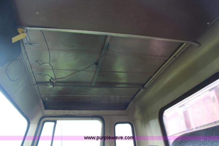 image for item G5036 1975 International Cargo Star 1710B grain truck