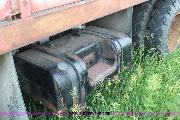 image for item G5036 1975 International Cargo Star 1710B grain truck