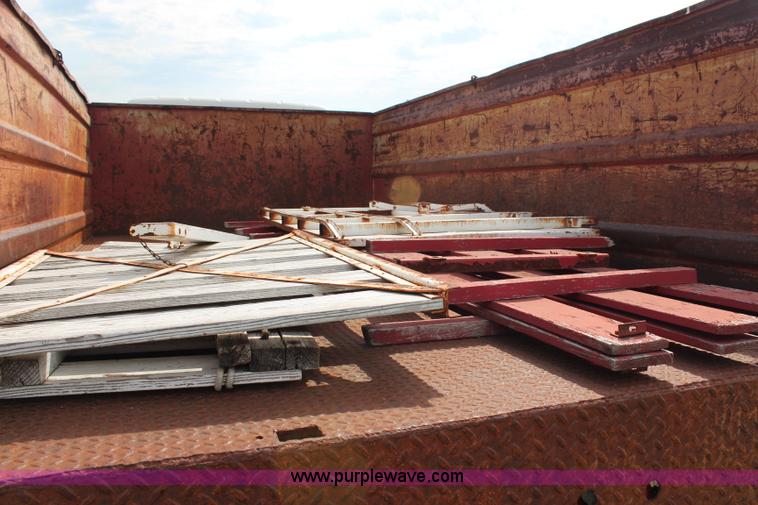 image for item G5036 1975 International Cargo Star 1710B grain truck