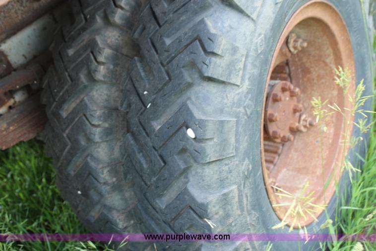 image for item G5036 1975 International Cargo Star 1710B grain truck