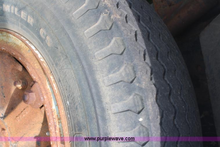 image for item G5036 1975 International Cargo Star 1710B grain truck