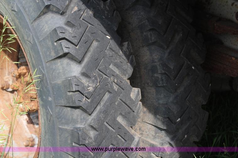 image for item G5036 1975 International Cargo Star 1710B grain truck