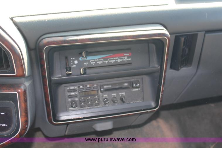 image for item G5038 1991 Ford F350 Super Duty dump bed pickup truck