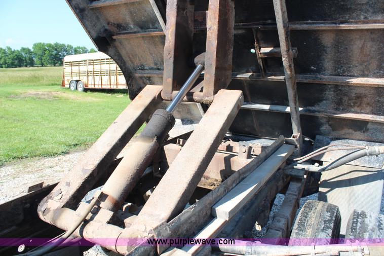 image for item G5038 1991 Ford F350 Super Duty dump bed pickup truck