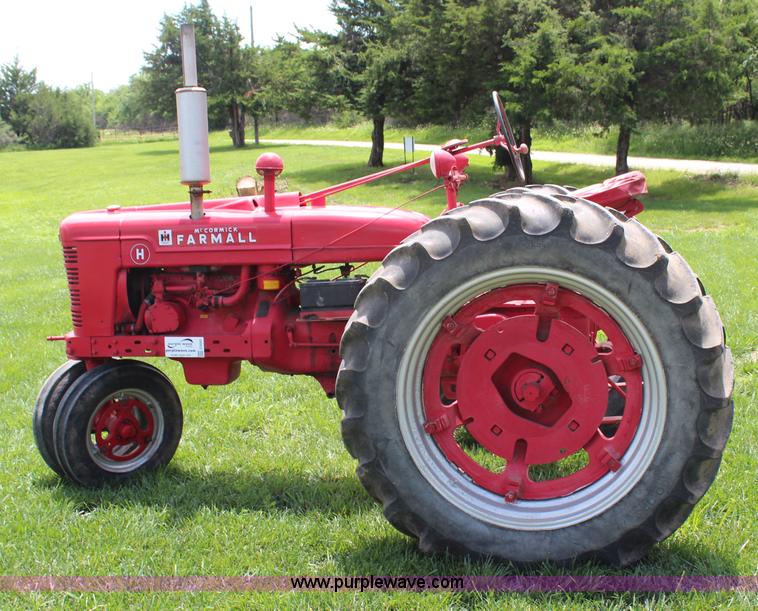 image for item G5042 1943 Mccormick Farmall H tractor