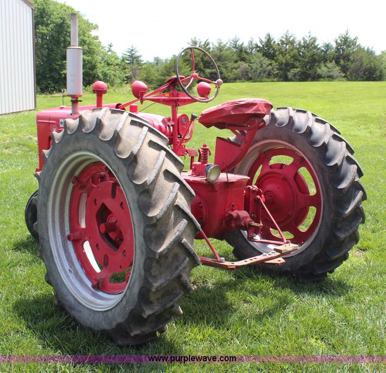 image for item G5042 1943 Mccormick Farmall H tractor