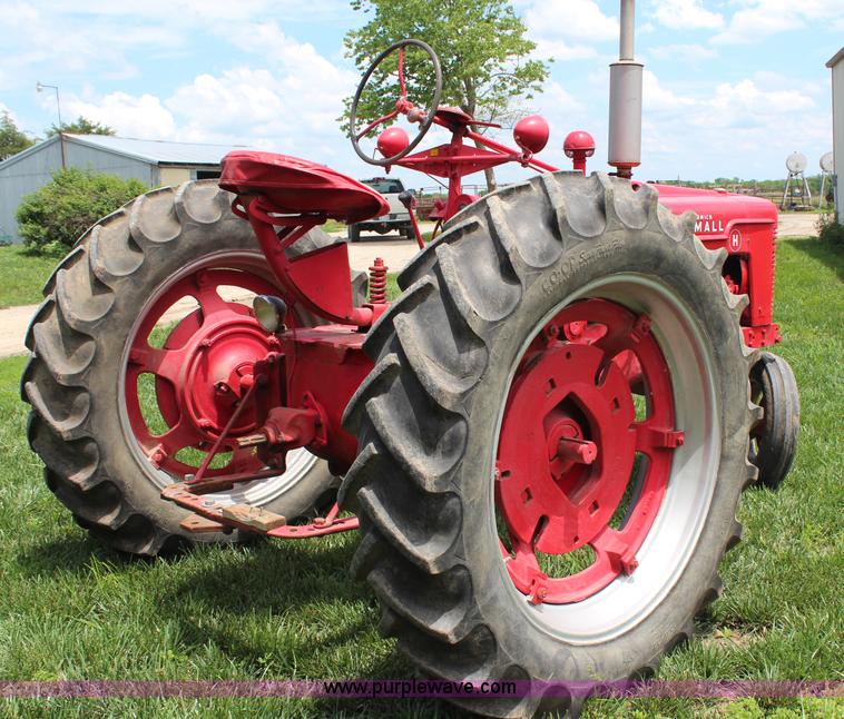 image for item G5042 1943 Mccormick Farmall H tractor
