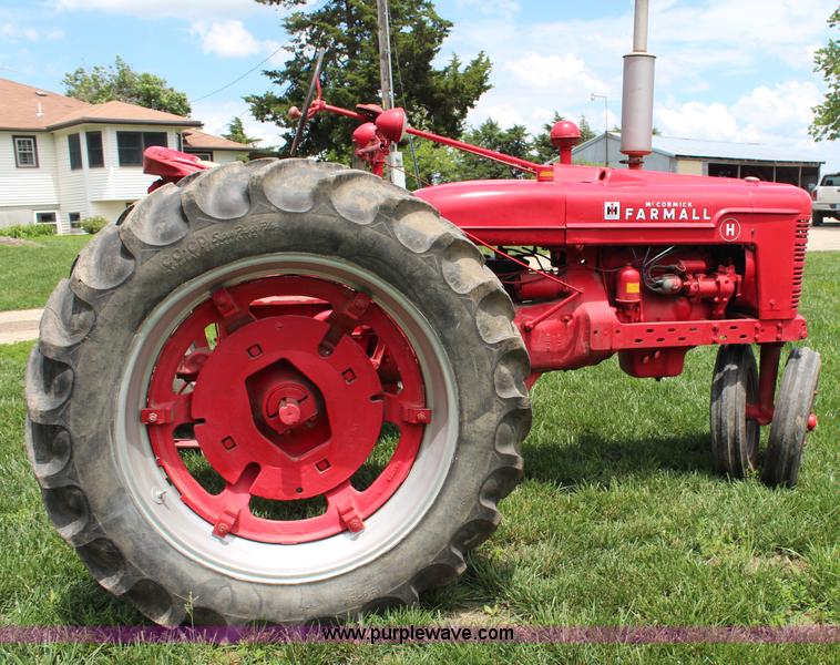 image for item G5042 1943 Mccormick Farmall H tractor
