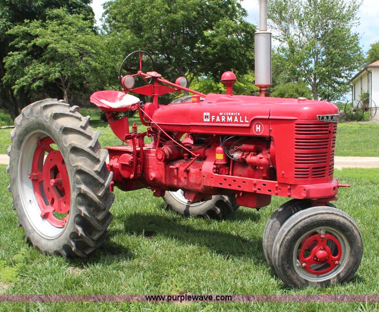 image for item G5042 1943 Mccormick Farmall H tractor