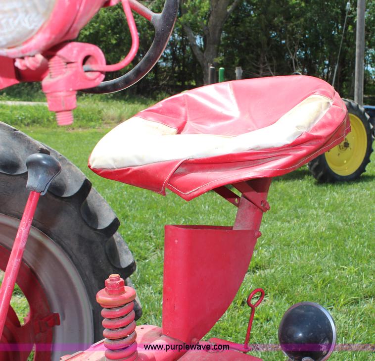 image for item G5042 1943 Mccormick Farmall H tractor