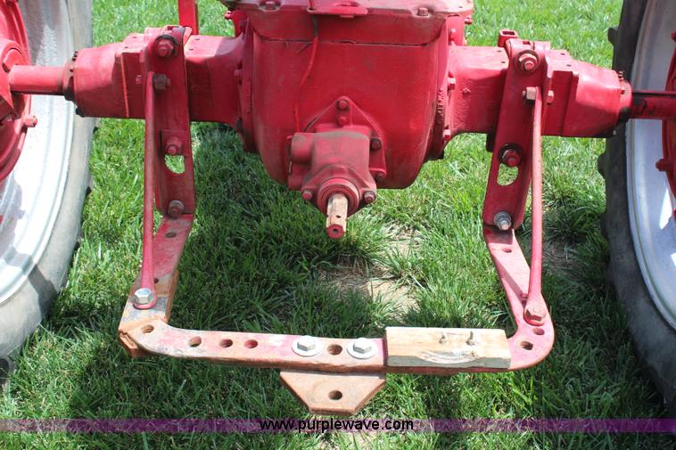 image for item G5042 1943 Mccormick Farmall H tractor
