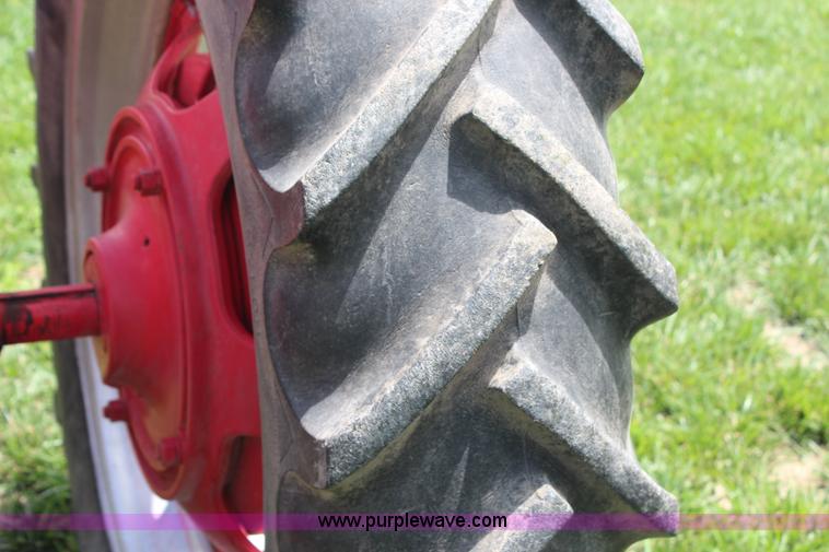 image for item G5042 1943 Mccormick Farmall H tractor