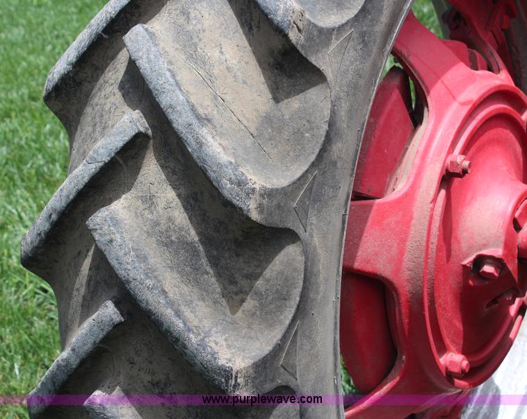 image for item G5042 1943 Mccormick Farmall H tractor