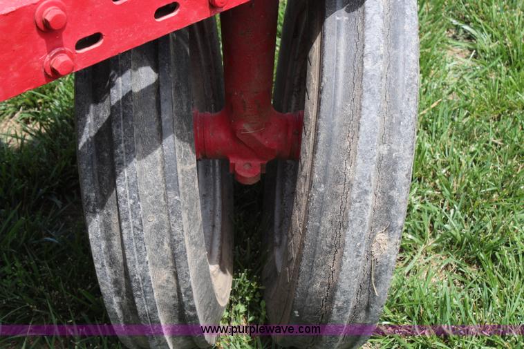 image for item G5042 1943 Mccormick Farmall H tractor