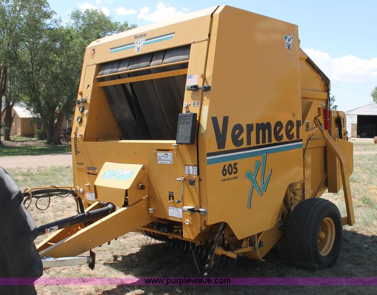 image for item G5757 2003 Vermeer 605 round baler