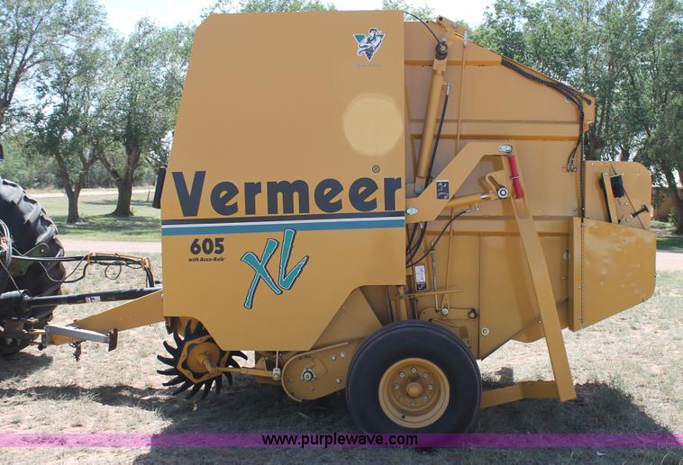 image for item G5757 2003 Vermeer 605 round baler