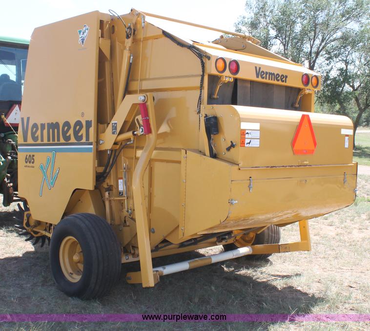 image for item G5757 2003 Vermeer 605 round baler