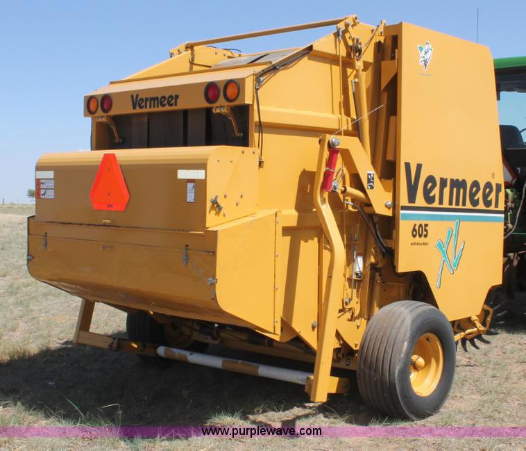 image for item G5757 2003 Vermeer 605 round baler