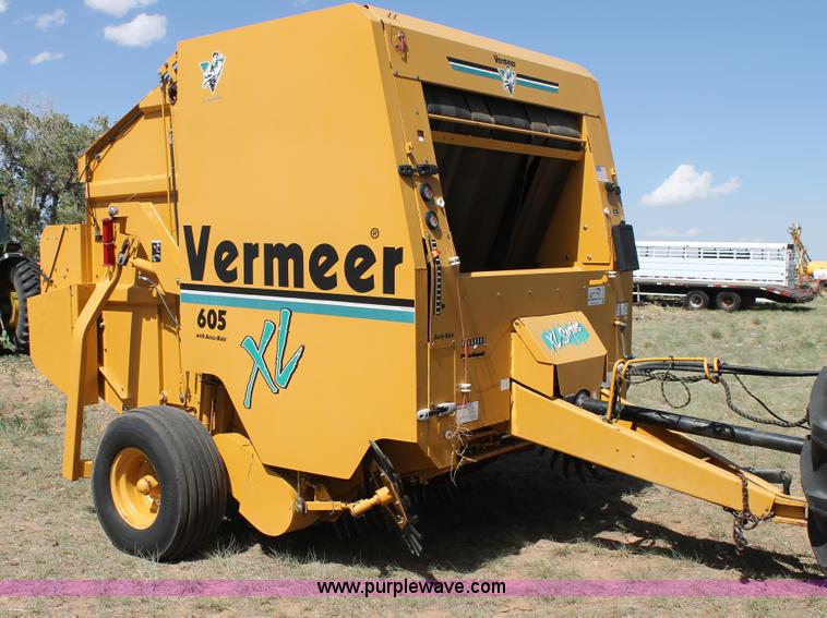 image for item G5757 2003 Vermeer 605 round baler