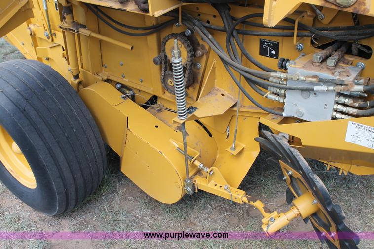 image for item G5757 2003 Vermeer 605 round baler