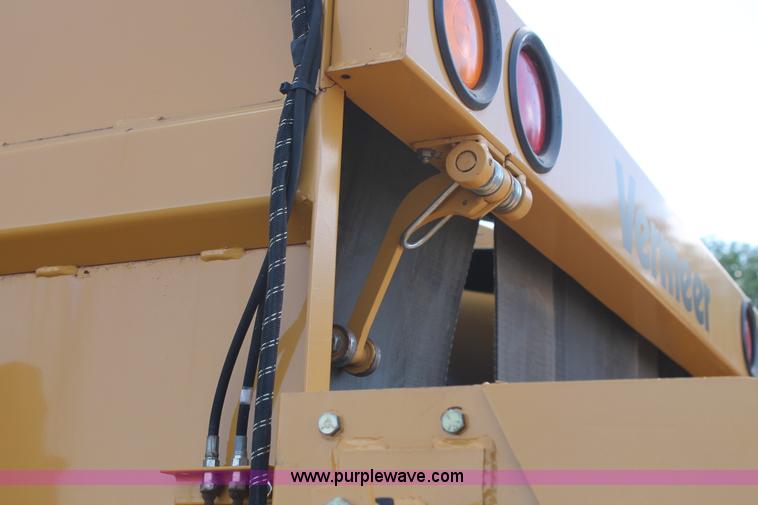 image for item G5757 2003 Vermeer 605 round baler