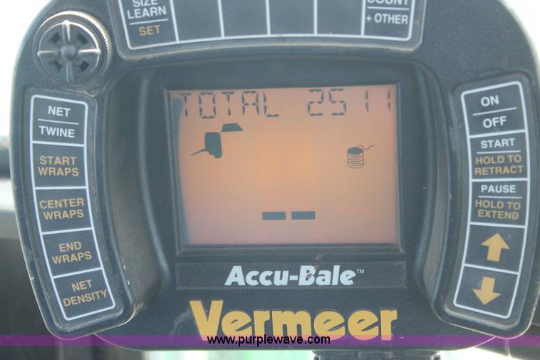 image for item G5757 2003 Vermeer 605 round baler