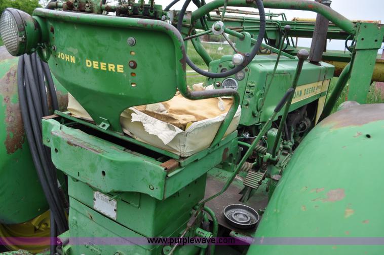 image for item G6032 1957 John Deere 720 tractor