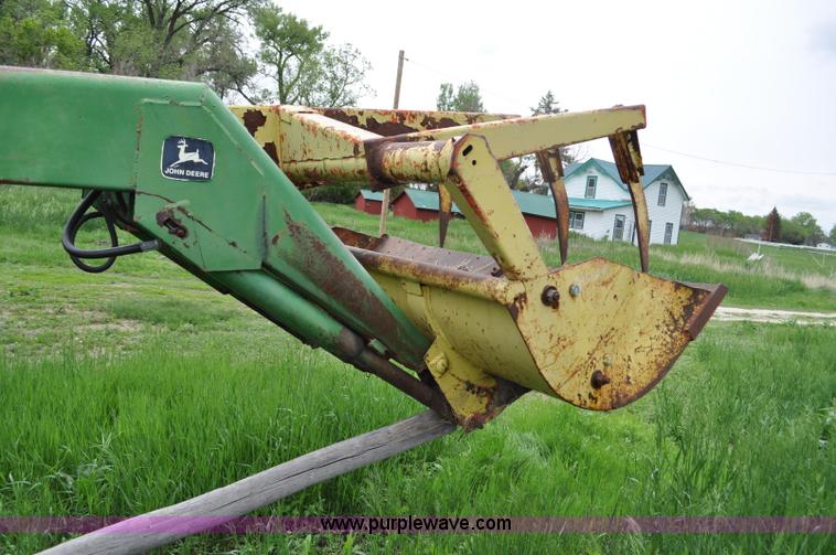 image for item G6032 1957 John Deere 720 tractor