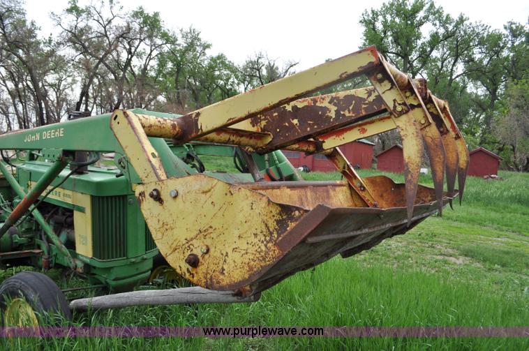 image for item G6032 1957 John Deere 720 tractor
