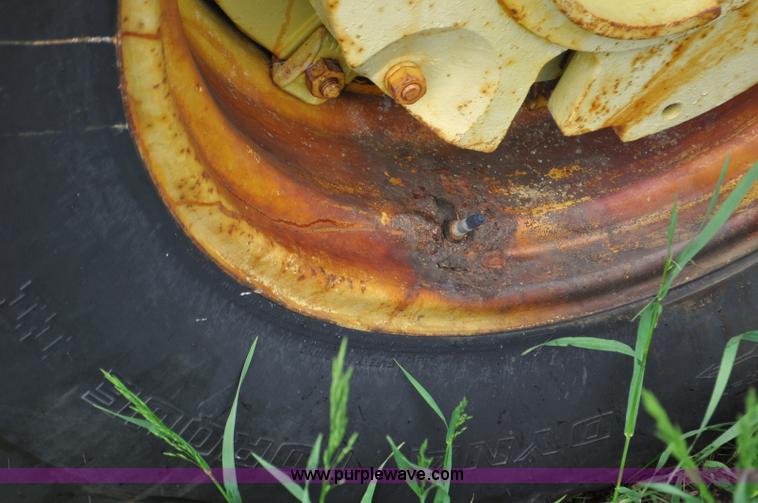 image for item G6032 1957 John Deere 720 tractor