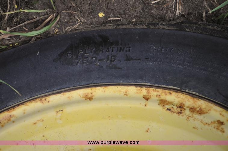 image for item G6032 1957 John Deere 720 tractor