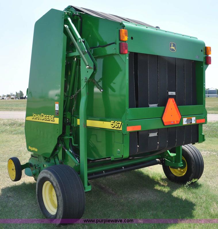 image for item G6040 2002 John Deere 567 round baler