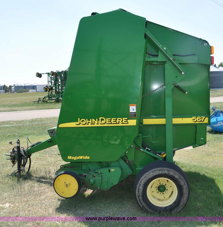 image for item G6040 2002 John Deere 567 round baler
