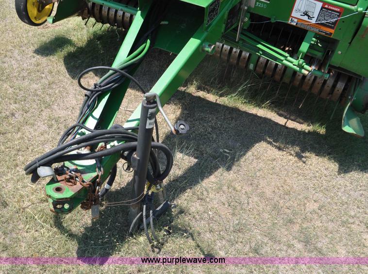 image for item G6040 2002 John Deere 567 round baler