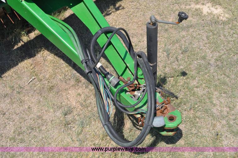 image for item G6040 2002 John Deere 567 round baler