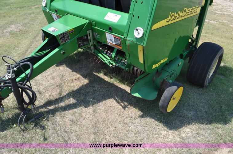 image for item G6040 2002 John Deere 567 round baler