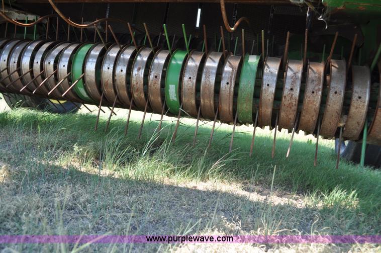 image for item G6040 2002 John Deere 567 round baler