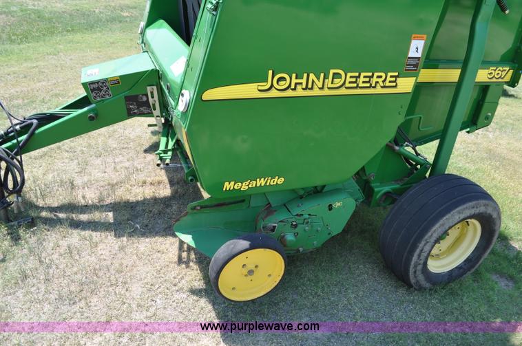 image for item G6040 2002 John Deere 567 round baler