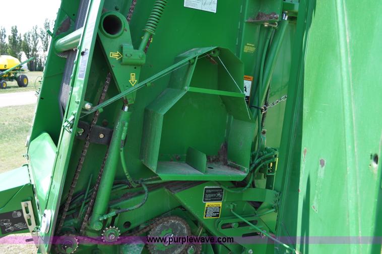 image for item G6040 2002 John Deere 567 round baler